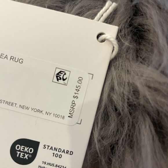 UGG Sheepskin Area Rug, 36" L x 24" W x 1" H, Grey NWT - Picture 6 of 10